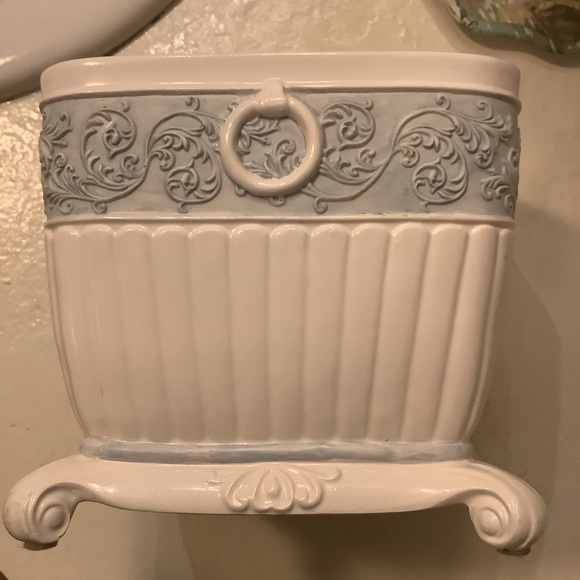 Grandmillenial Blue White Ceramic Tissue Box Cover Holder - Picture 6 of 9